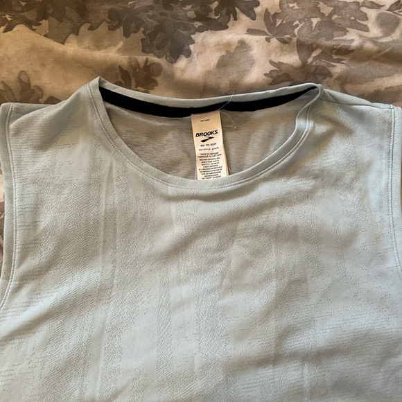 Sleeveless running top - Picture 5 of 8